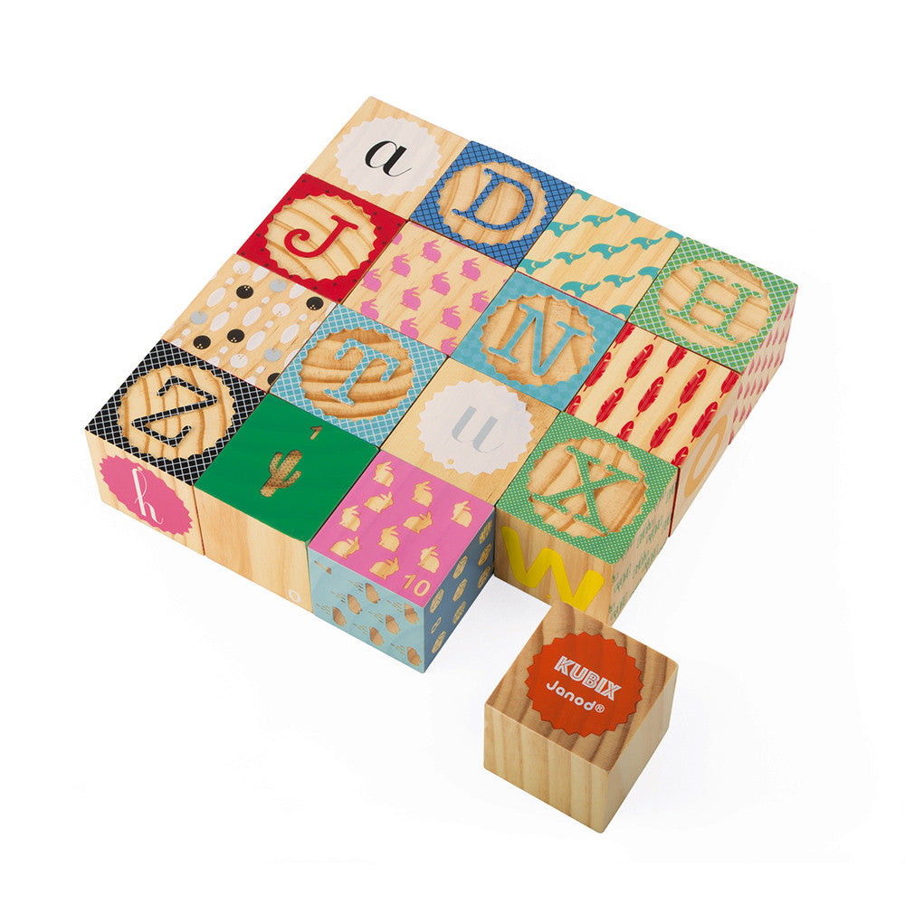 Kubix 16 Cubos Grabados con el Alfabeto (Madera)